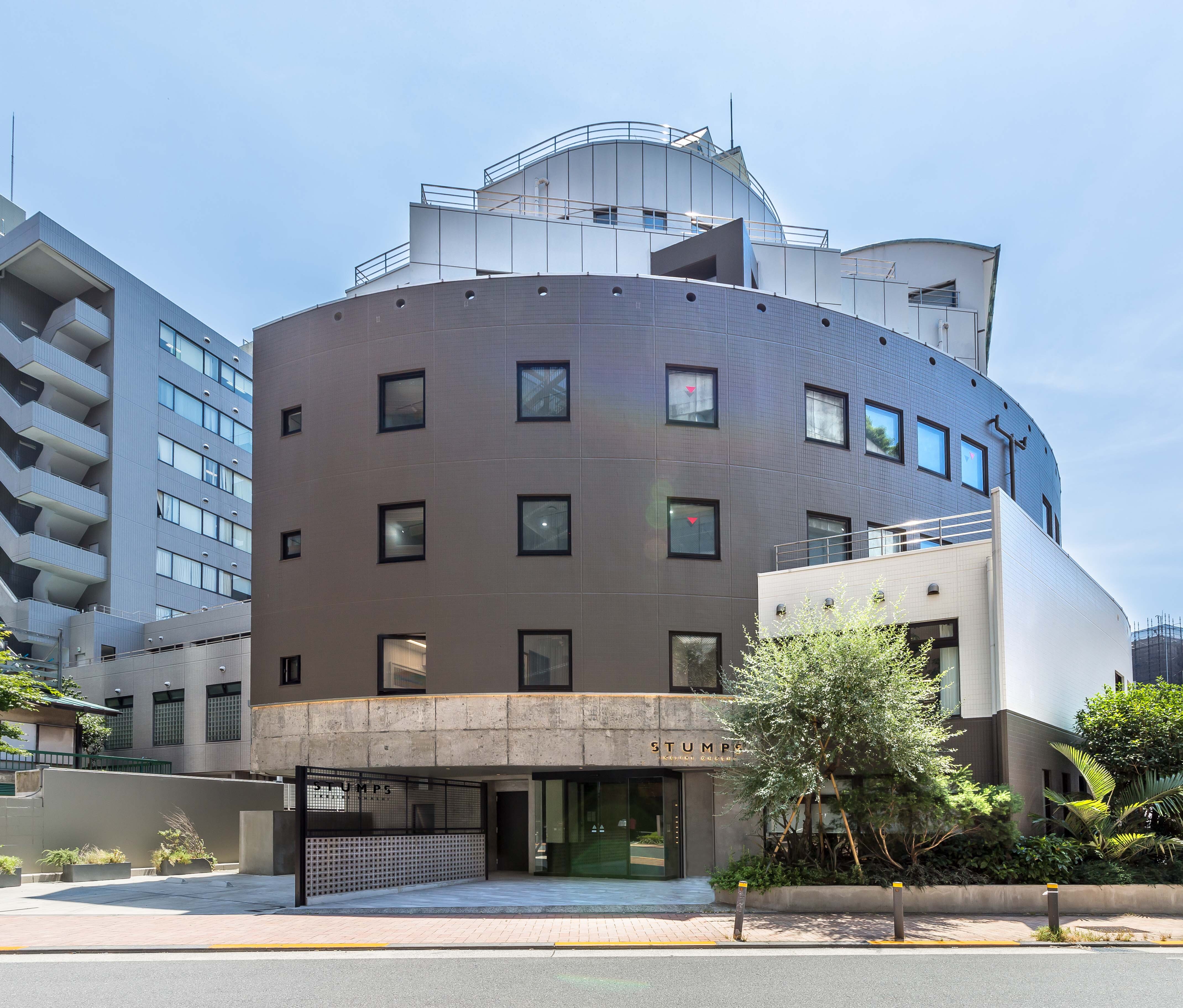 外観_丸み帯びた特徴的な外観