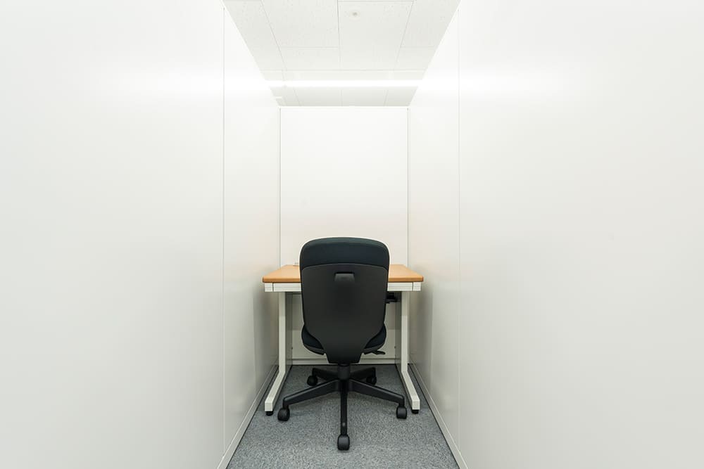 専有部_ブース個室。パーテーションで区切られた1名用の部屋です。