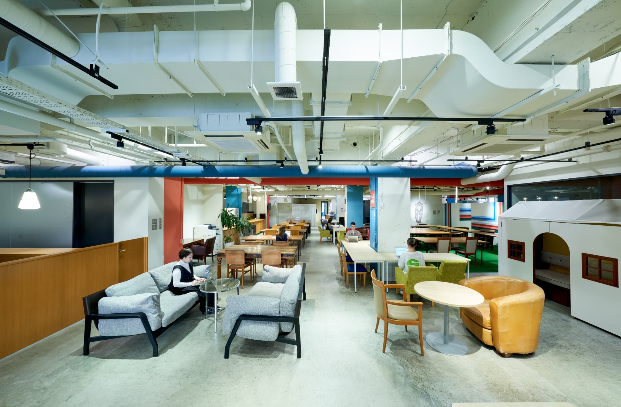 Zero-Ten Park キャナルシティ博多前店｜櫛田神社前駅から徒歩1分。Zero-Ten Parkメンバー様は、ご契約店舗以外の直営店・提携施設のコワーキングスペースを無料でご利用いただけます。