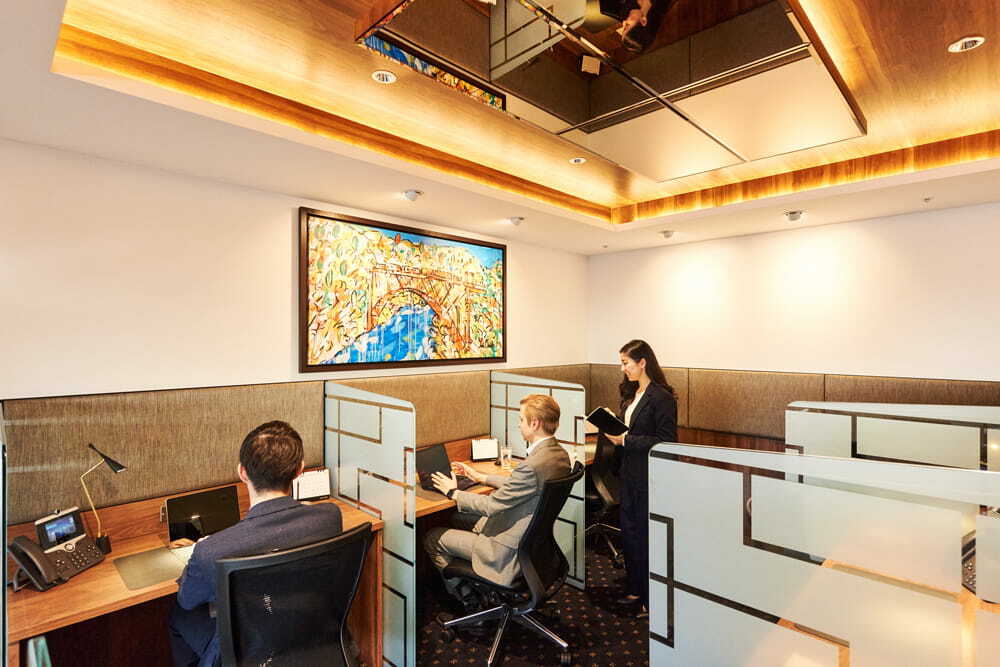 専有部_専用デスク。固定席で、集中して作業ができます。