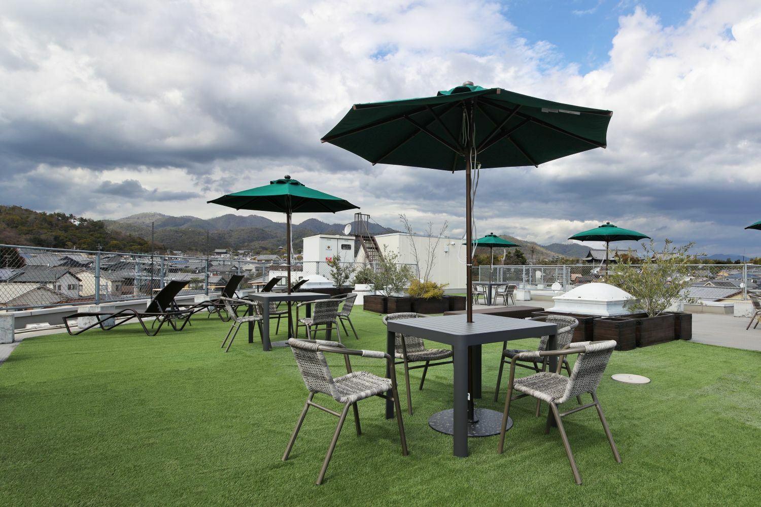 共有部_屋上。Wi-Fi環境も整っているので、作業することもできます。