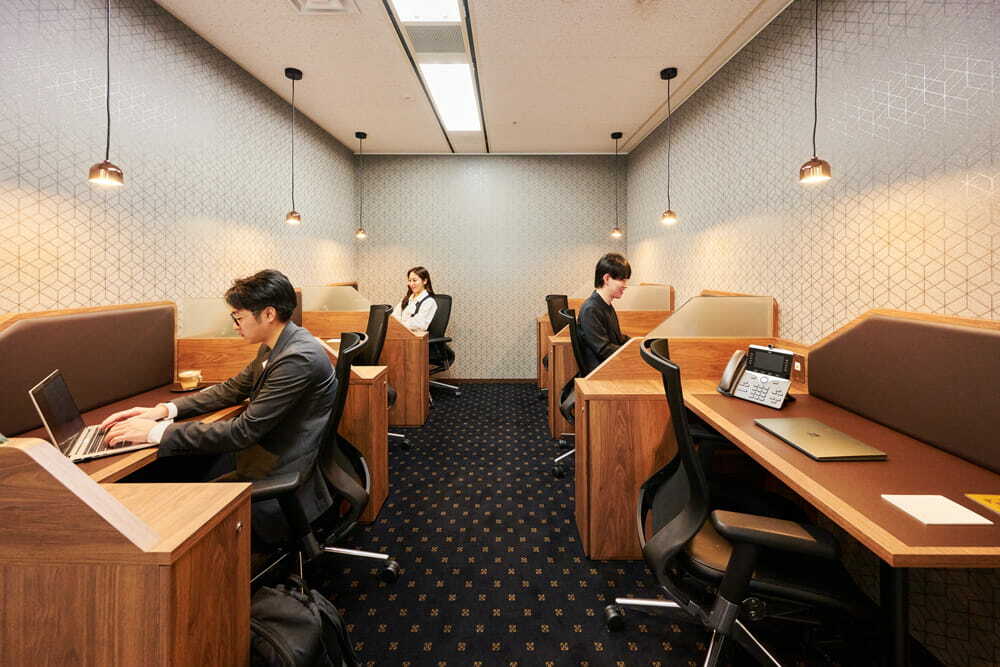 専有部_専用デスク。固定席で、集中して作業ができます。