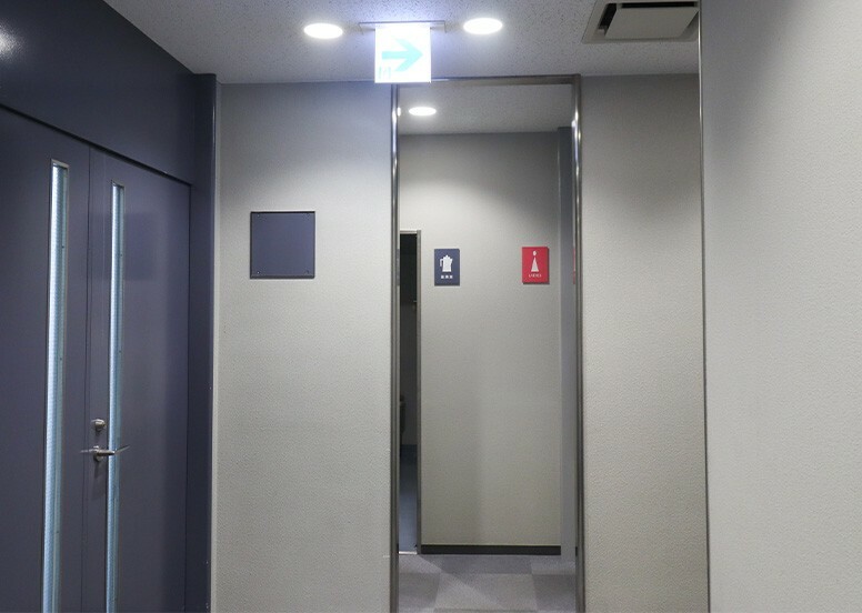 共有スペース_お手洗い-入口。