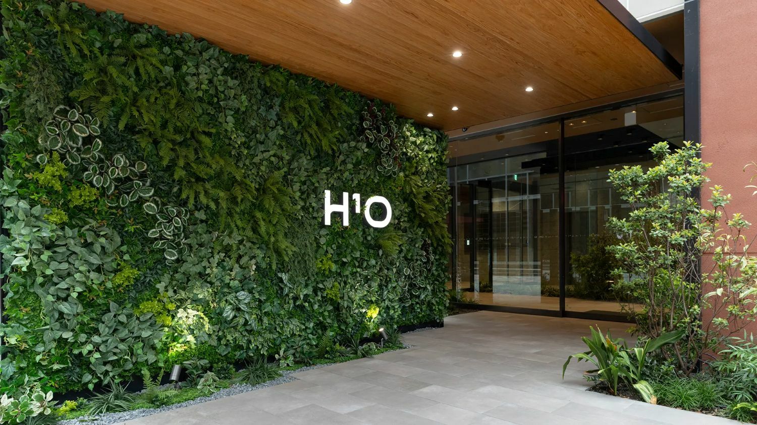 外観_エントランス。赤坂見附駅から徒歩4分に位置しています。※画像はイメージです。ⒸH1O