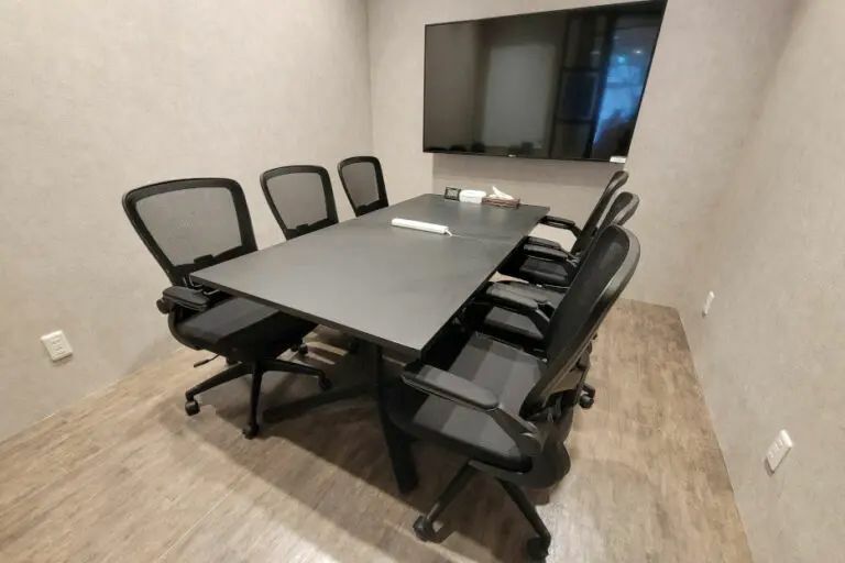 共有部_会議室。会議、面接など様々なシーンで活用できます