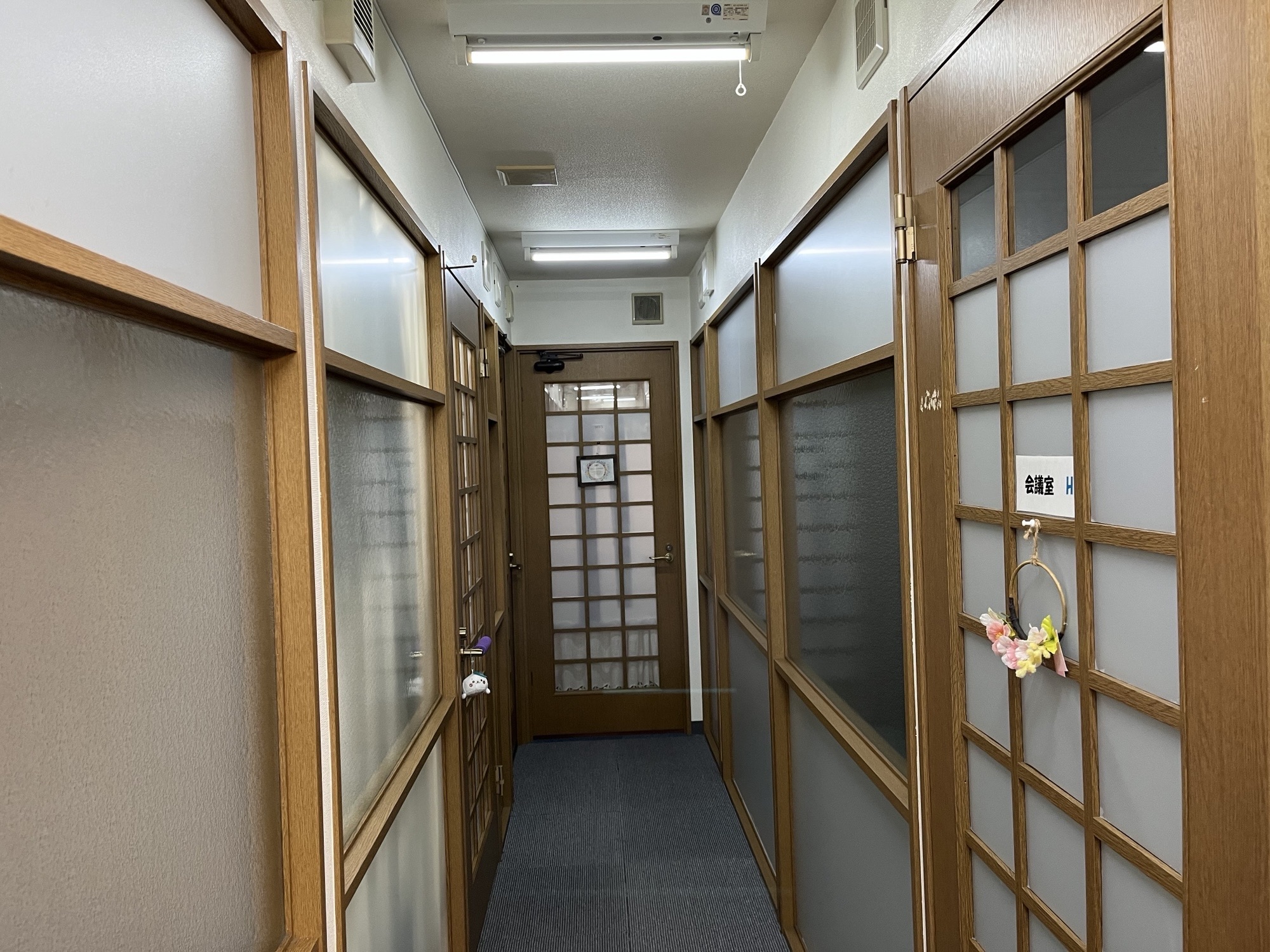 オフィス内の通路