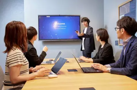 共有部_会議室。来客対応や打ち合わせ、大切な商談におすすめです。※画像はイメージです。©bizcomfort