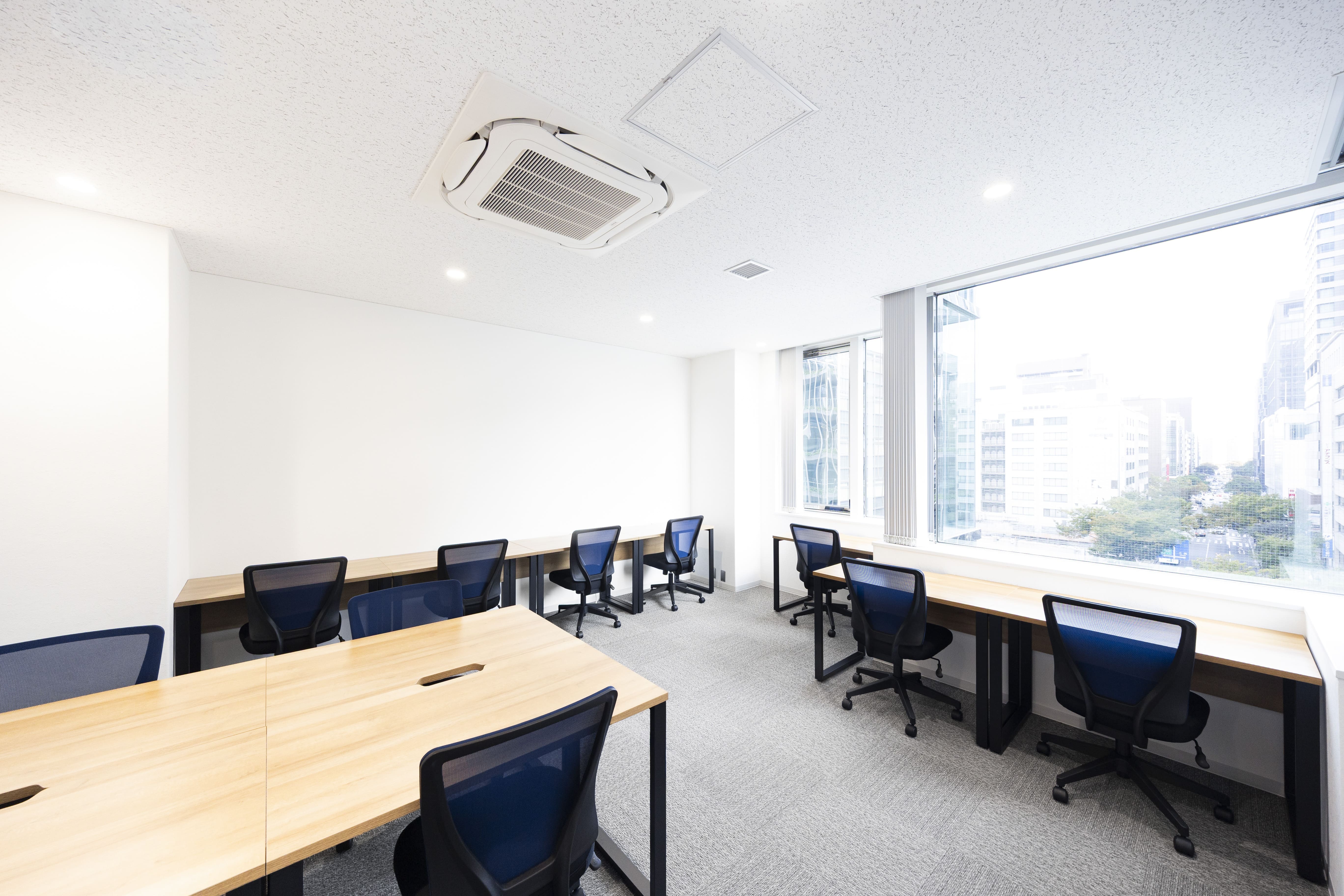 完全個室・家具付きオフィス｜24h利用可能。4名〜10名以上にも対応する、大小さまざまなサイズをご用意しています。