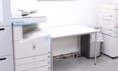 設備＿コピー機・FAX・シュレッダーなどがオフィスに設備されているのでご入居の際にこ購入する必要がありません
