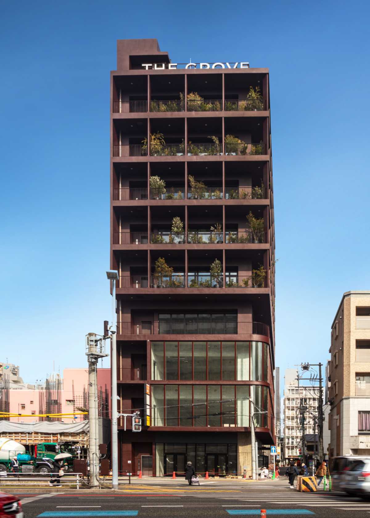 外観_六本松駅より徒歩4分の場所にあります。
