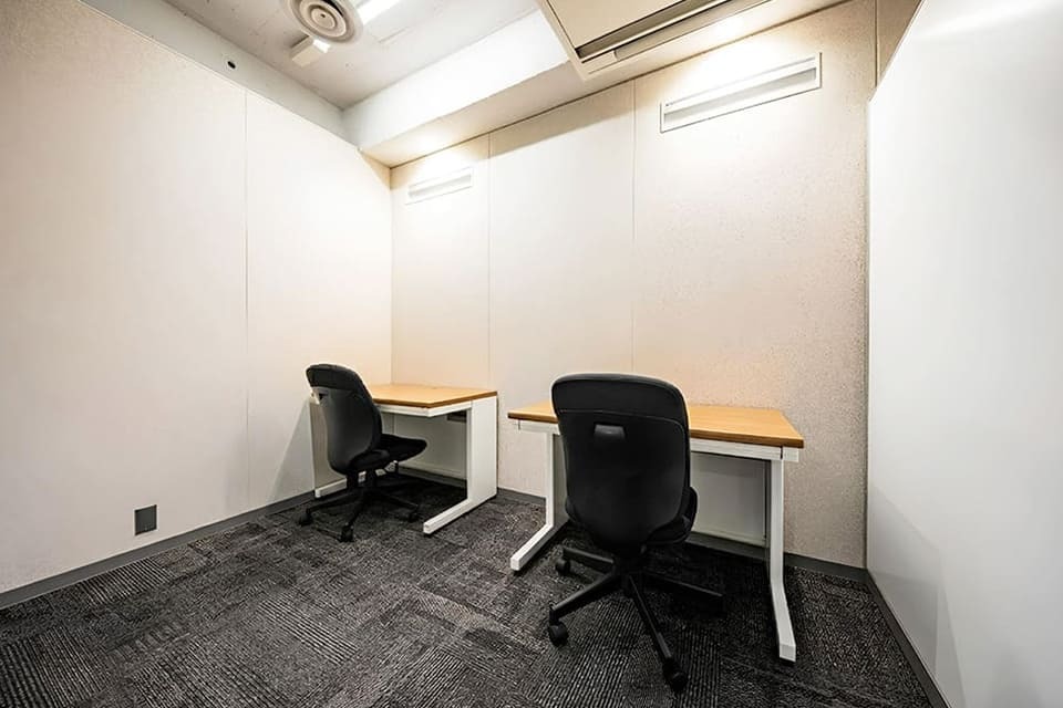 専有部_ブース個室。パーテーションで区切られた2名用の部屋です。