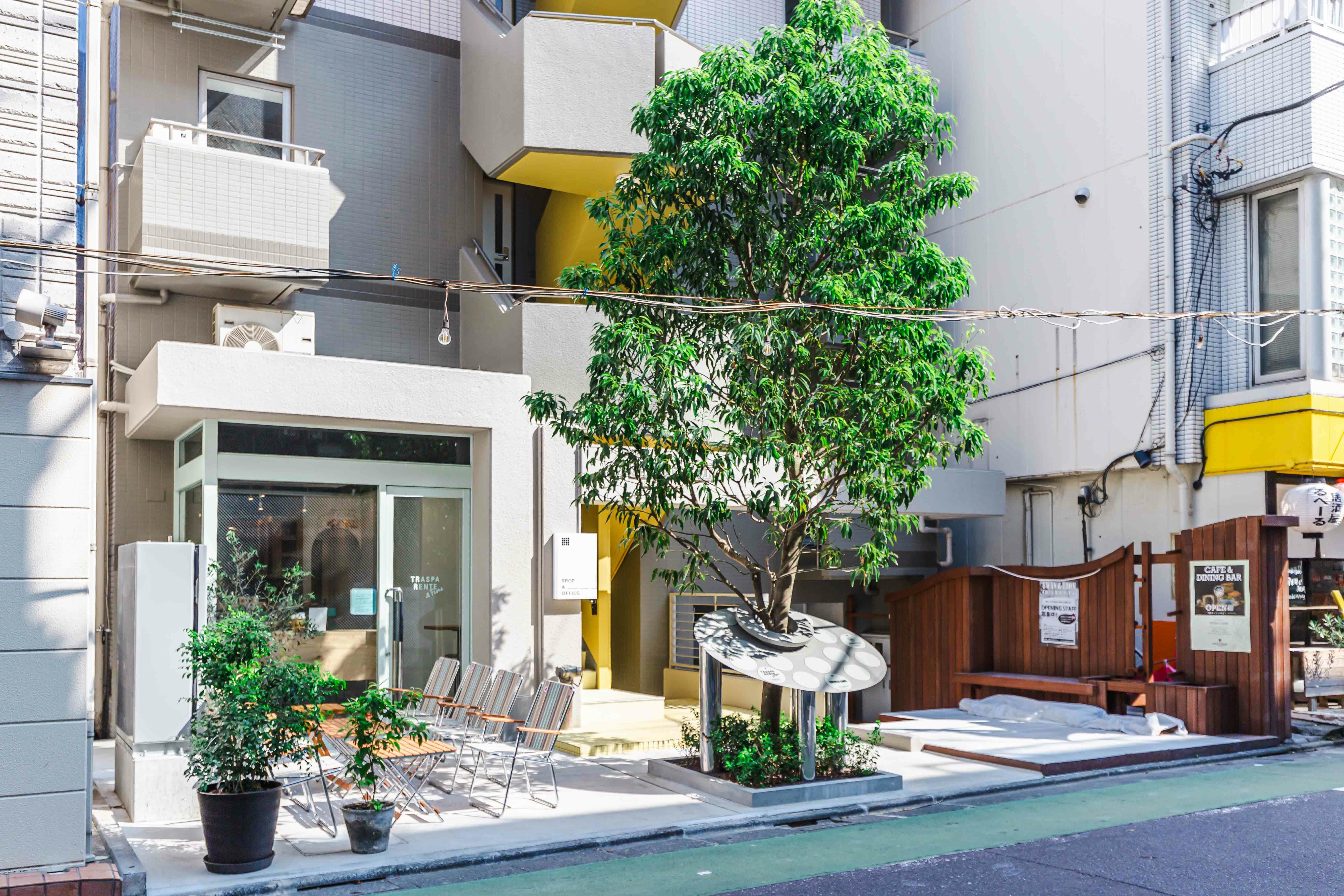 物件外観_1階にはレストランとパン屋がOPEN