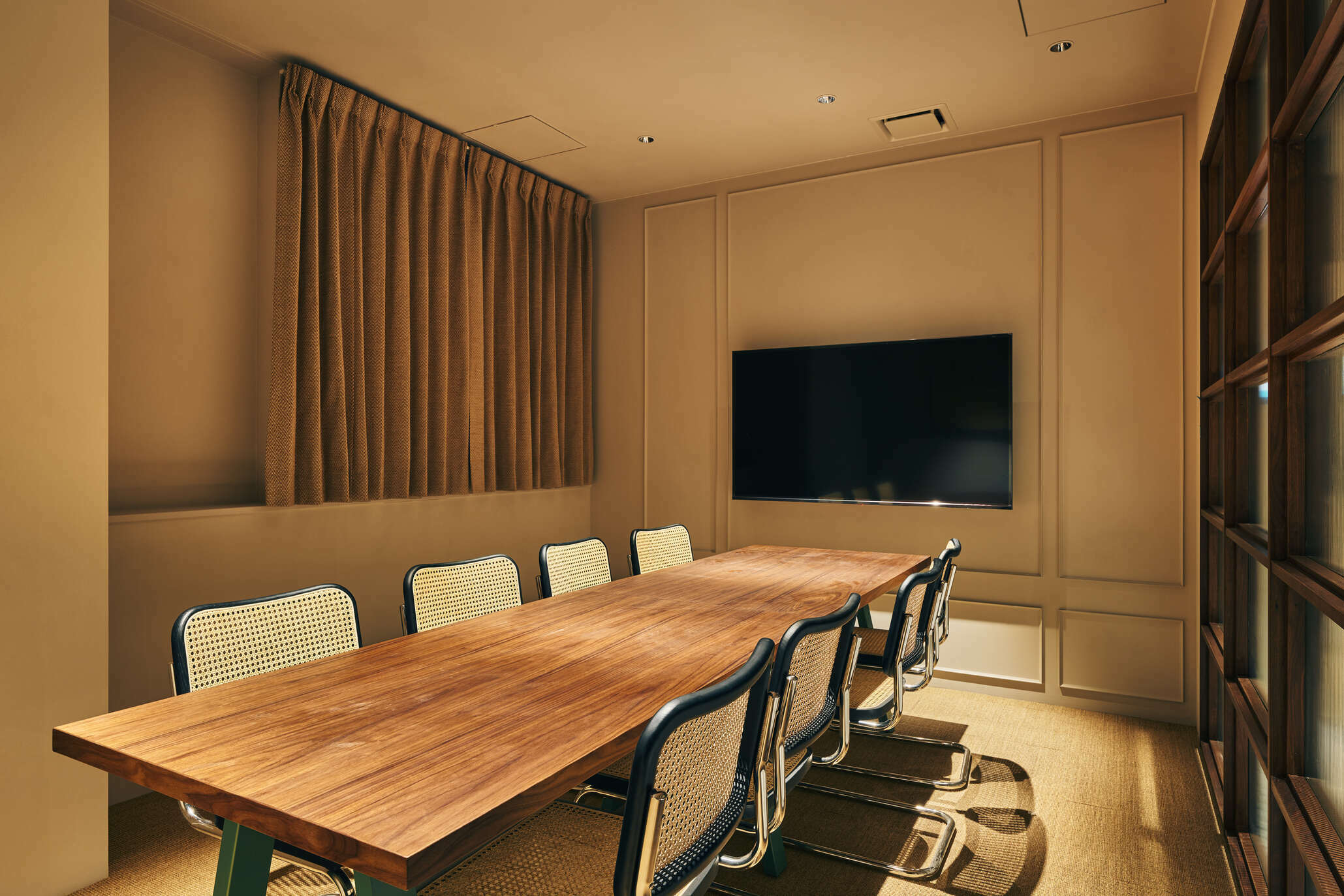 共有部_会議室。会議、面接などに利用できます。