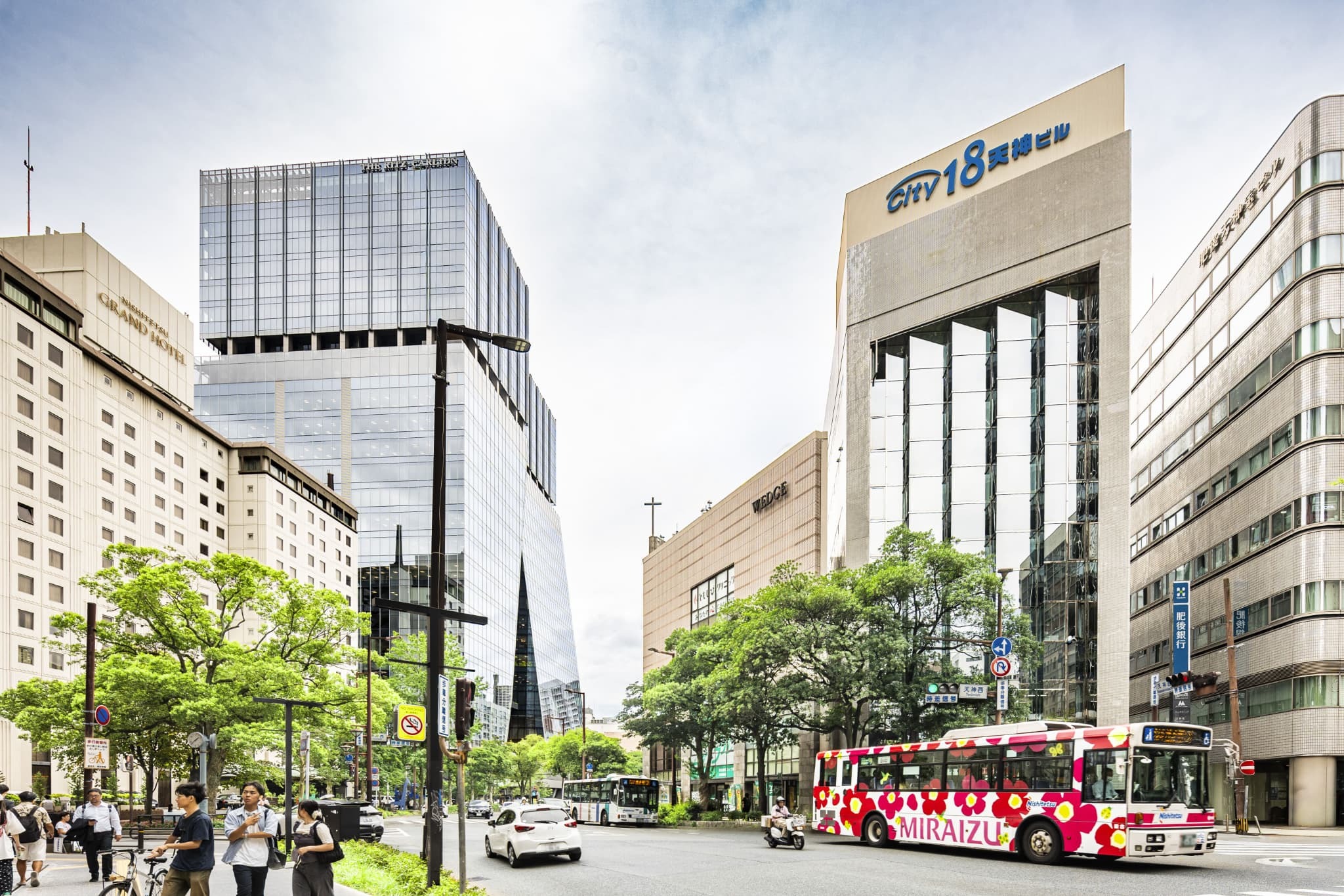 外観｜地下鉄天神駅 2番出口から徒歩1分、赤坂駅 5番出口から徒歩6分でアクセス抜群。天神ビッグバンで再開発が進む注目エリアです。