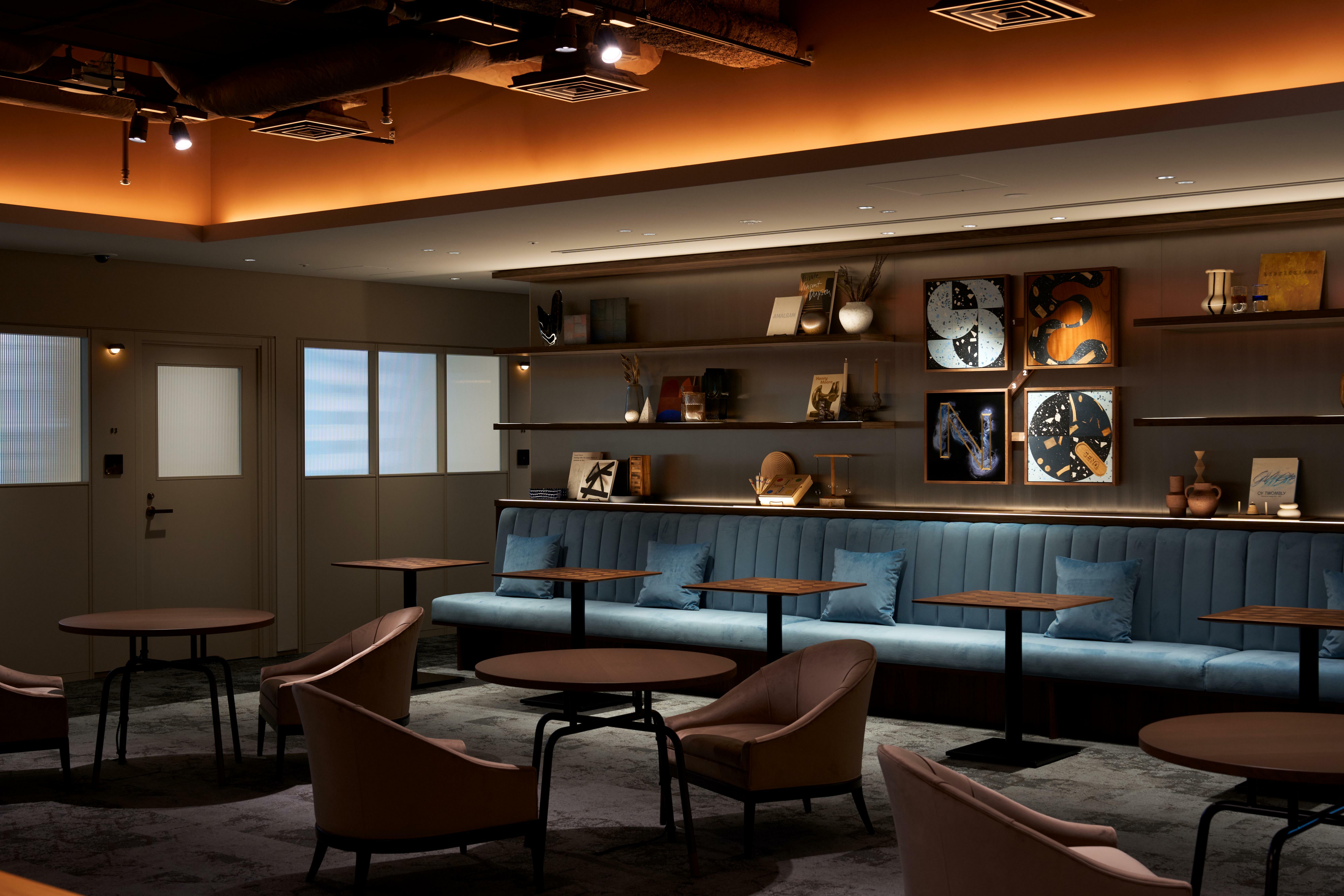 共用部_ラウンジ。ミーティングや作業はもちろん、来客対応も行うことができます。