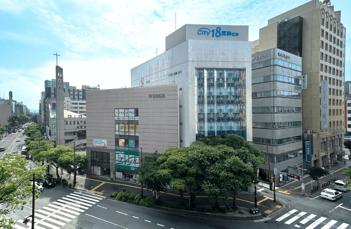 外観_天神駅から徒歩2分に位置しています。 