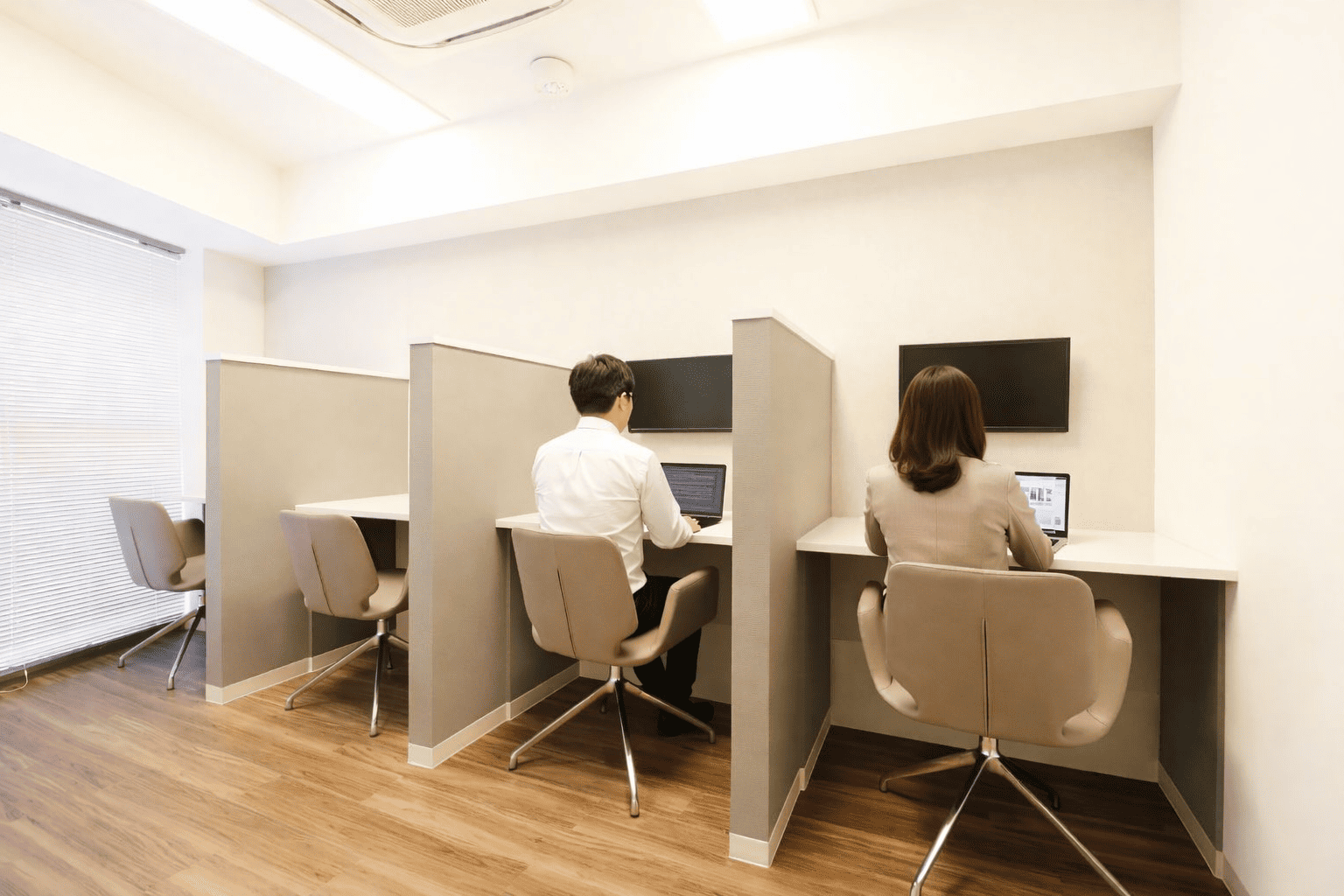 共有部_ラウンジ。個人での作業にも対応したスペースがあります。※画像はイメージです。