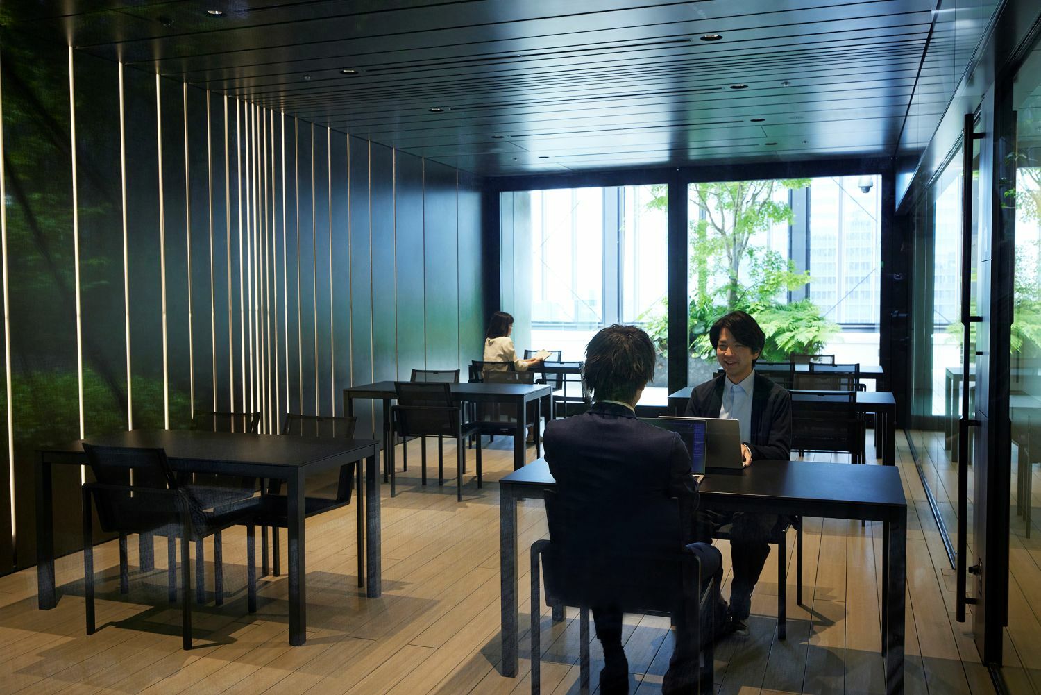 共有部_ラウンジ。自由な席で作業できます。※画像はイメージです。
