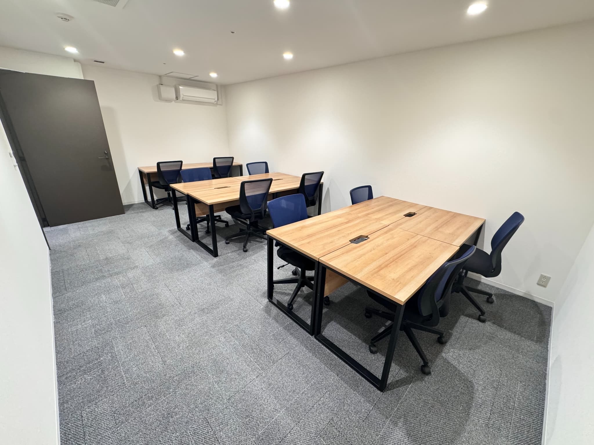プライベートオフィス｜10名用の完全個室・家具付きオフィス。初期費用を抑えつつ、専有部を手軽に持つことができます。