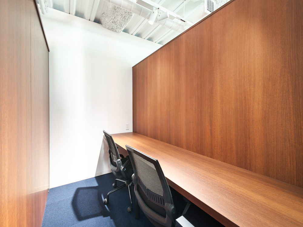 徒歩10分の場所に位置する、The Company 福岡パルコ店フリースペース利用可能。