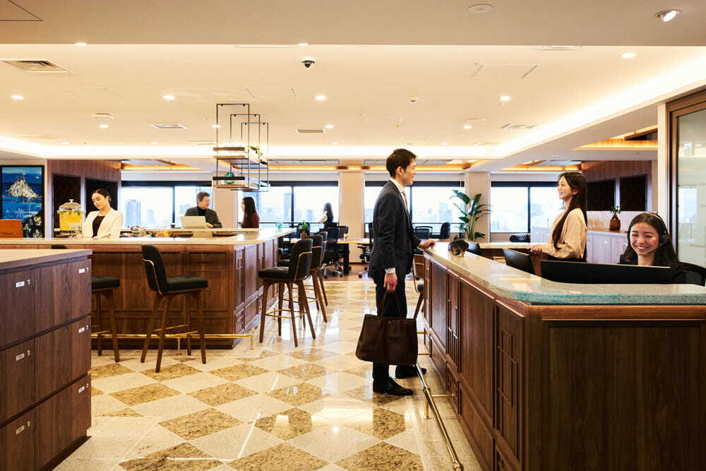 外観_受付。営業時間内はレセプショニストが常駐しています。