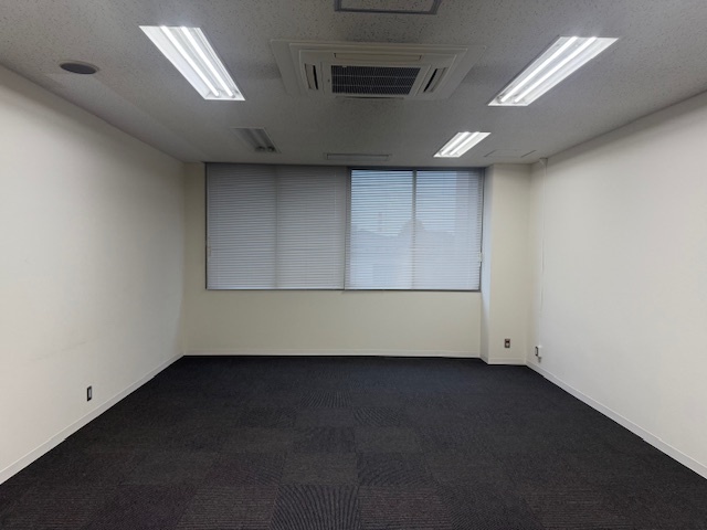 専有部_個室。自然光が入る窓ありのお部屋です。