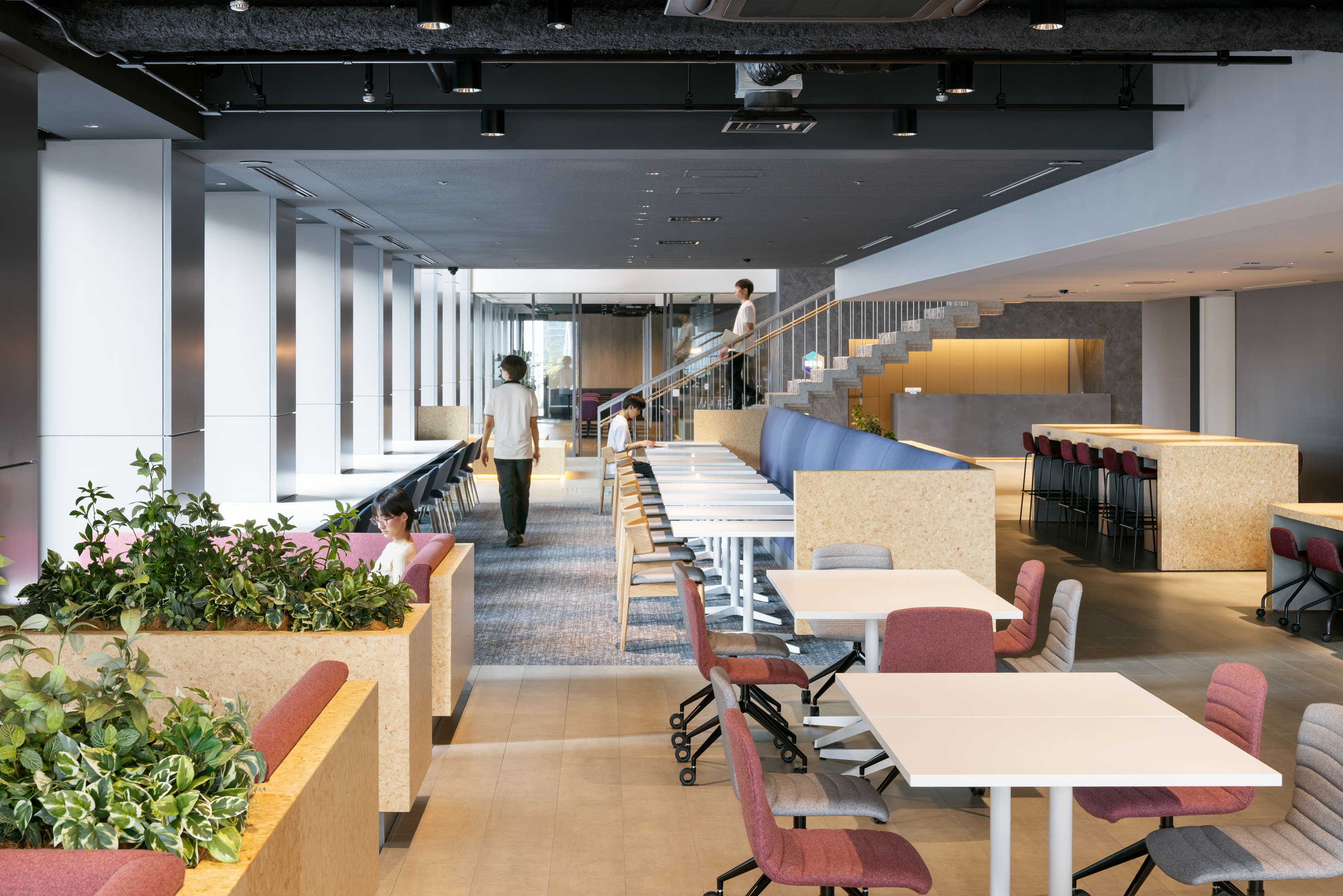 共有部_コワーキングスペース。10階には作業に集中できるエリアが用意されています。