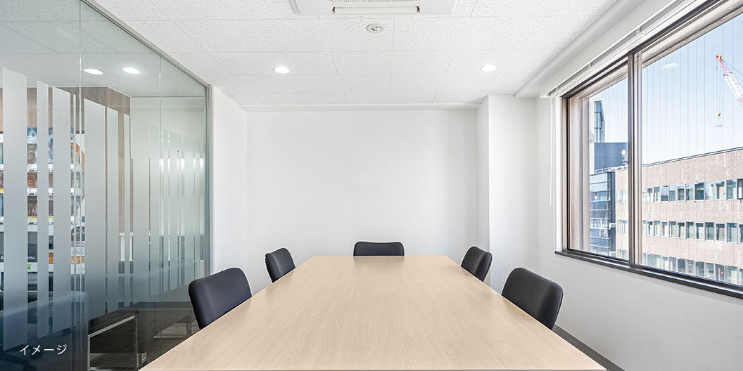 共有部_会議室。会議、面接、取材、セミナーなど様々なシーンで活用できます。※画像はイメージです。©Regus