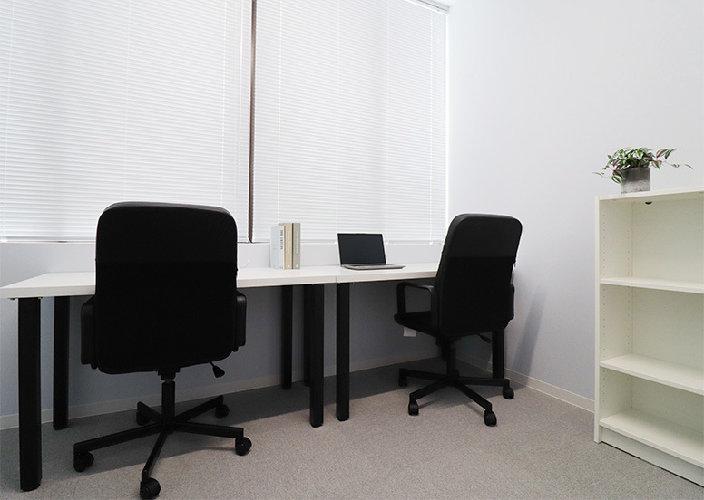 専有部_個室。自然光が入る窓付きのお部屋です。