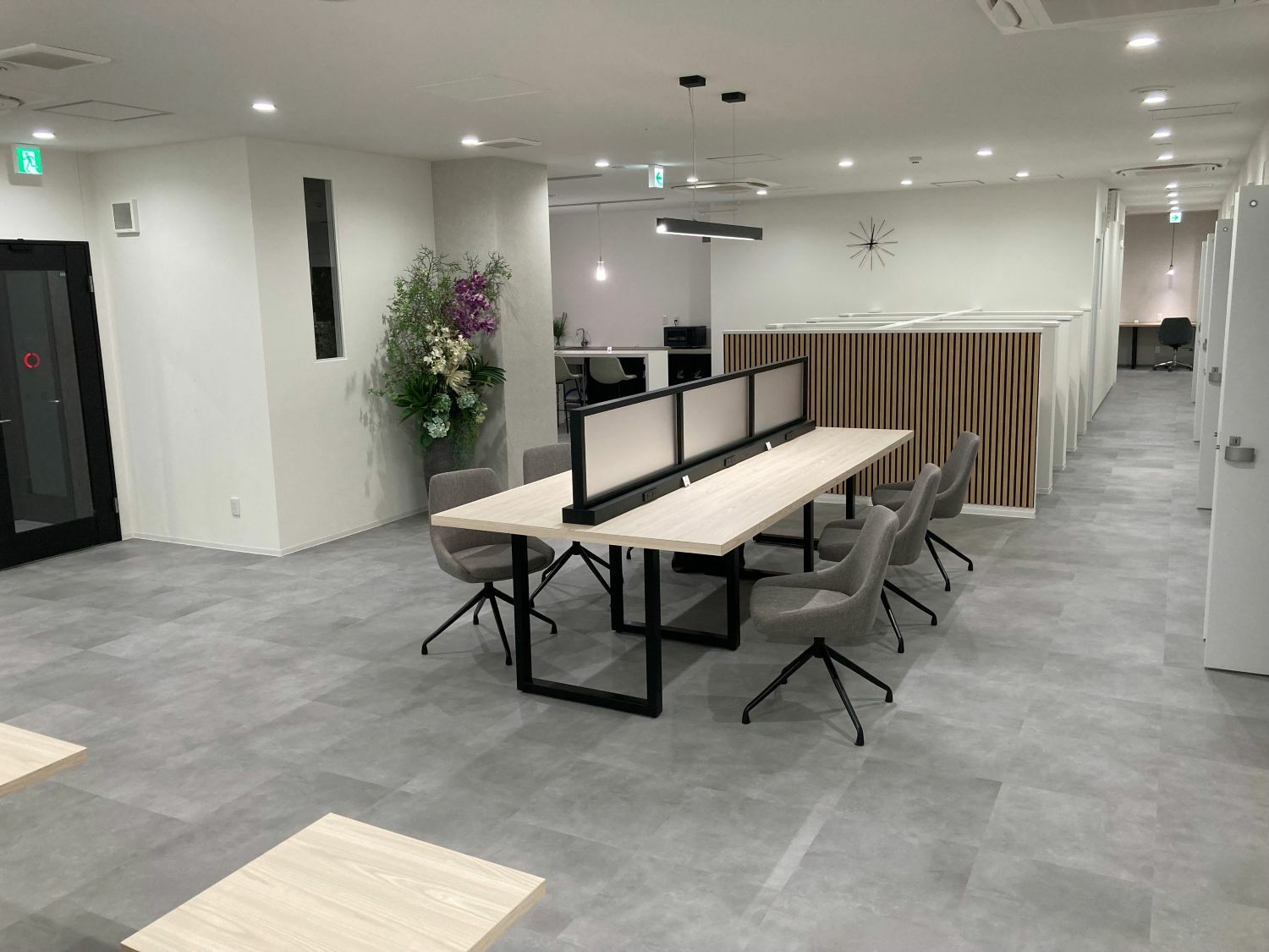 共有部_ラウンジ。グループワークや個人での作業、休憩にも対応したフレキシブルなスペースです。