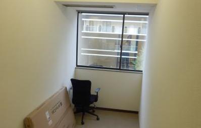 個室_1名個室の参考画像です。窓があり開放的です。