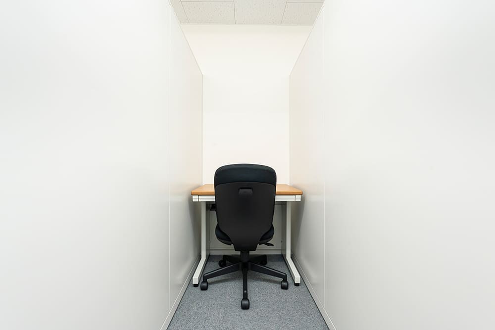 専有部_ブース個室。パーテーションで区切られた1名用の部屋です。