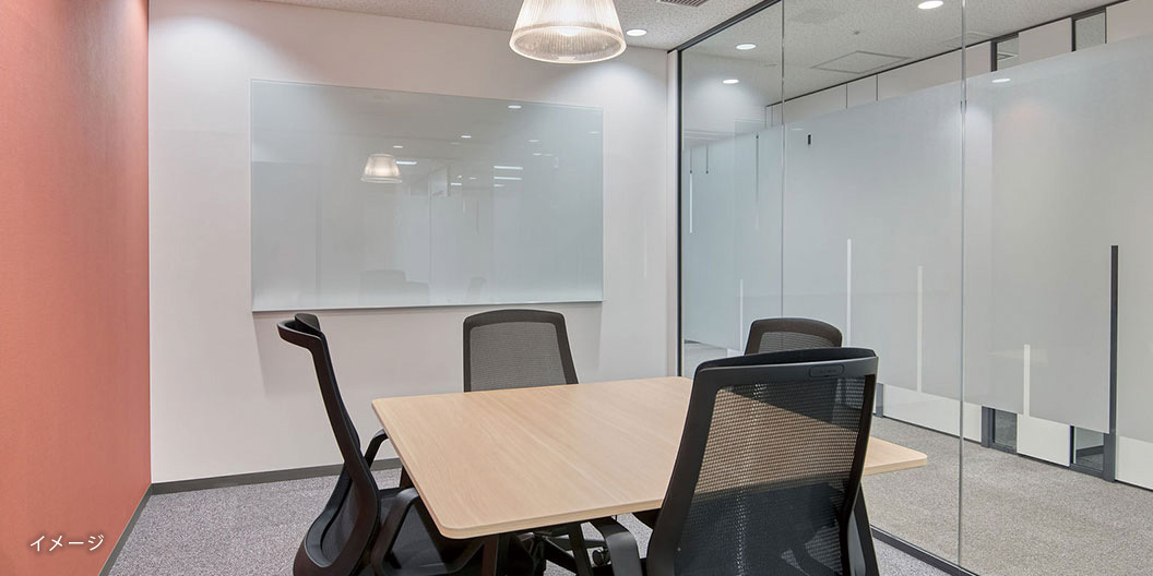 共有部_会議室。会議、面接、取材、セミナーなど様々なシーンで活用できます。※画像はイメージです。©Regus