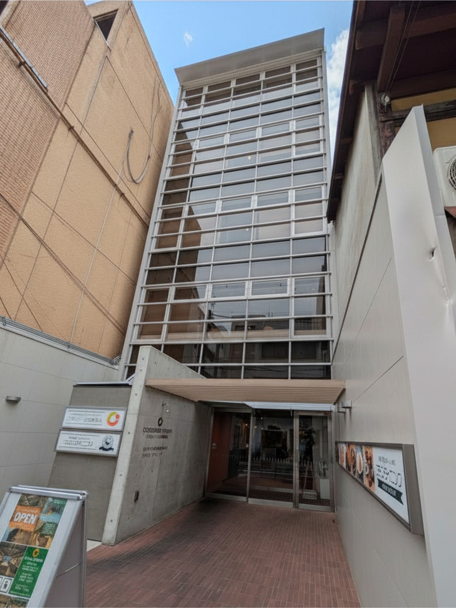 外観_オフィスは四条駅_烏丸駅5番出口から徒歩5分に位置しています_
