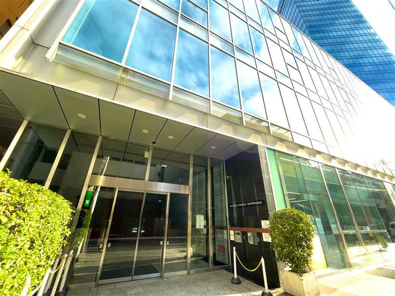 外観_六本木駅から徒歩2分に位置しています。