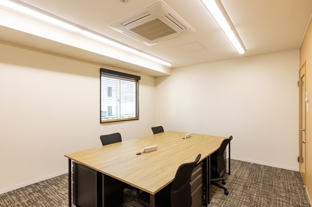個別空調が24時間利用可能のため、快適な環境でお仕事ができます。