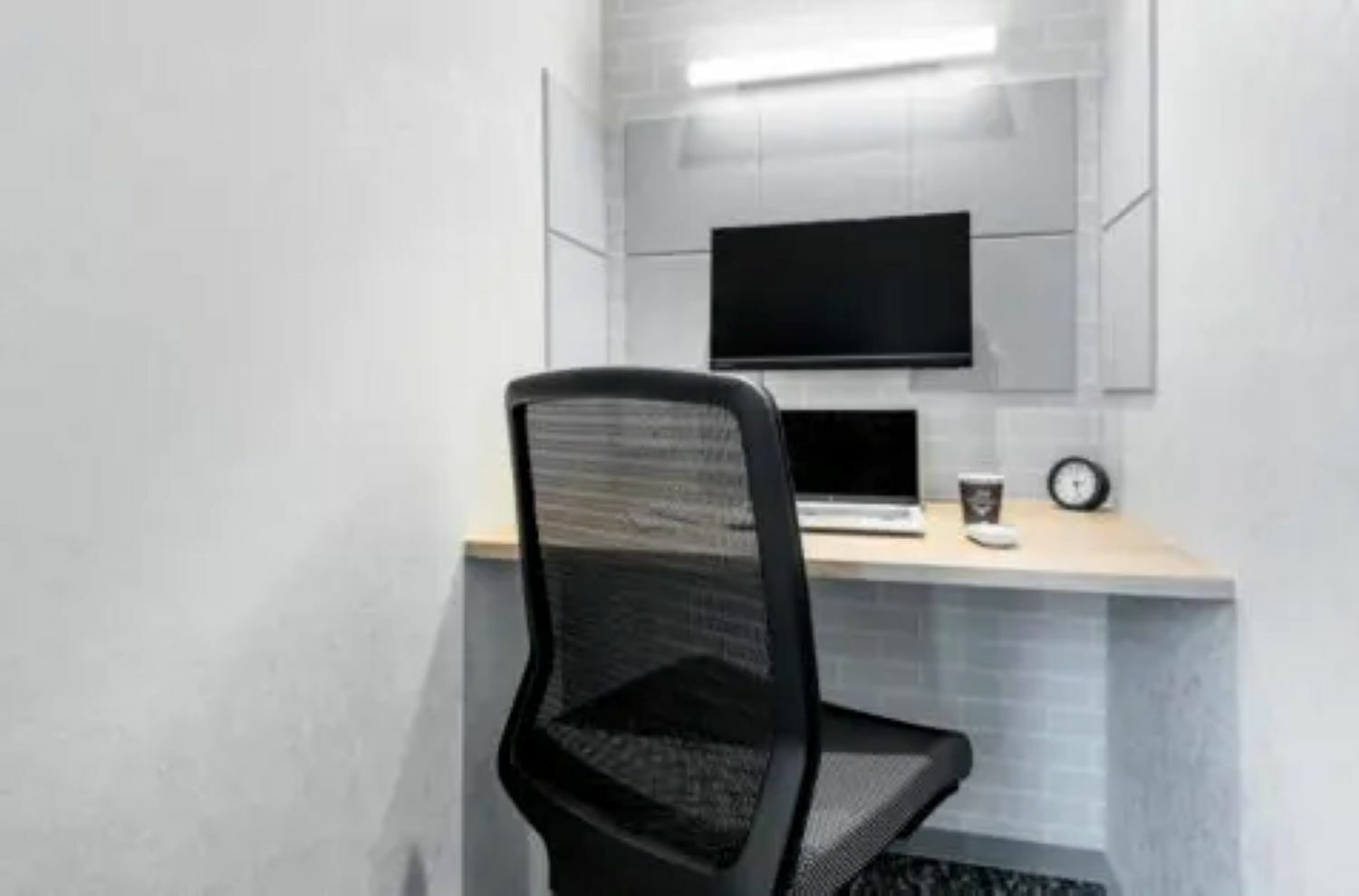 共有部_テレフォンブース。事前予約制です（有料）。※画像はイメージです。©bizcomfort