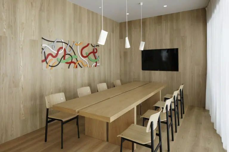 共有部_会議室。会議、面接など様々なシーンで活用できます。