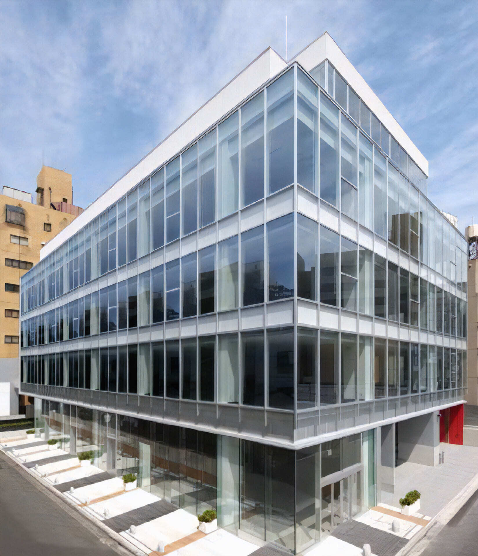 外観_六本木駅から徒歩2分に位置しています。