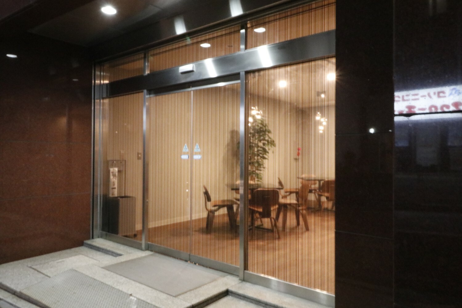 建物エントランス