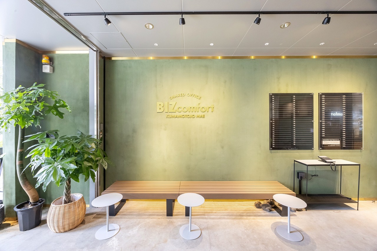 エントランスの社名版表記や転送電話もあります。