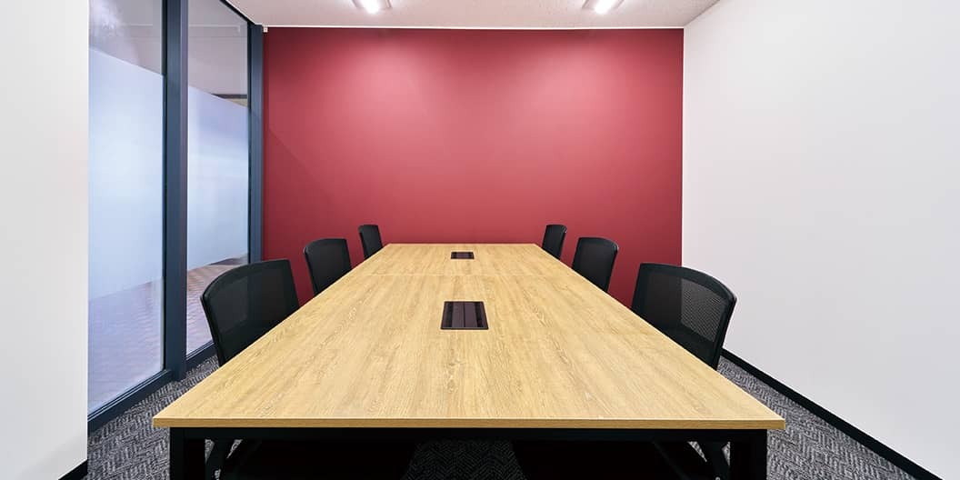 共有部_会議室。会議、面接、取材、セミナーなど様々なシーンで活用できます。※画像はイメージです。©Regus