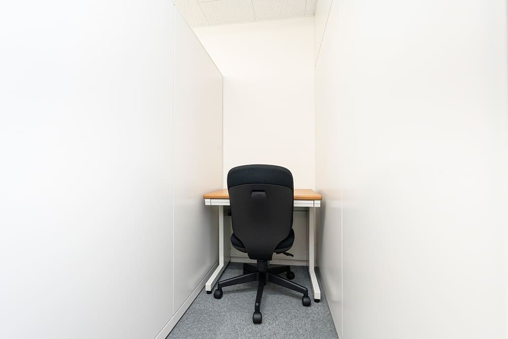 専有部_ブース個室。パーテーションで区切られた1名用の部屋です。