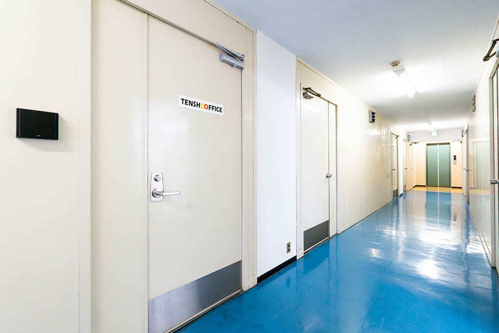 外観_オフィス入口。セキュリティドア完備で安心です。