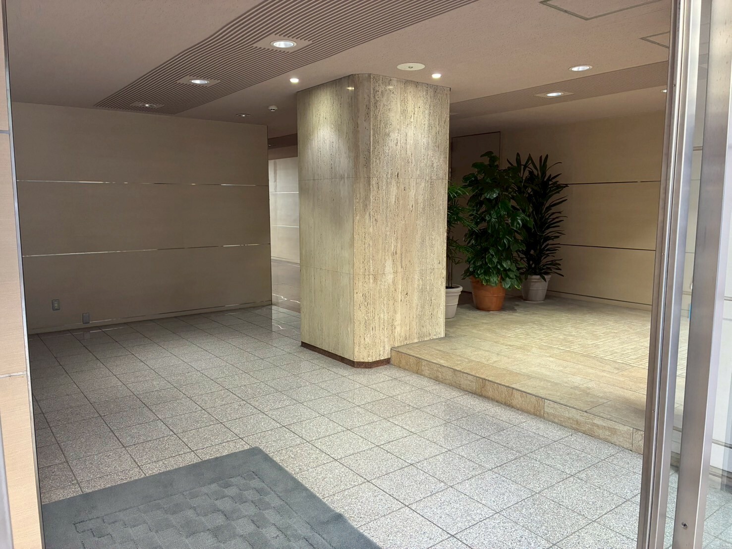 外観_エントランス。