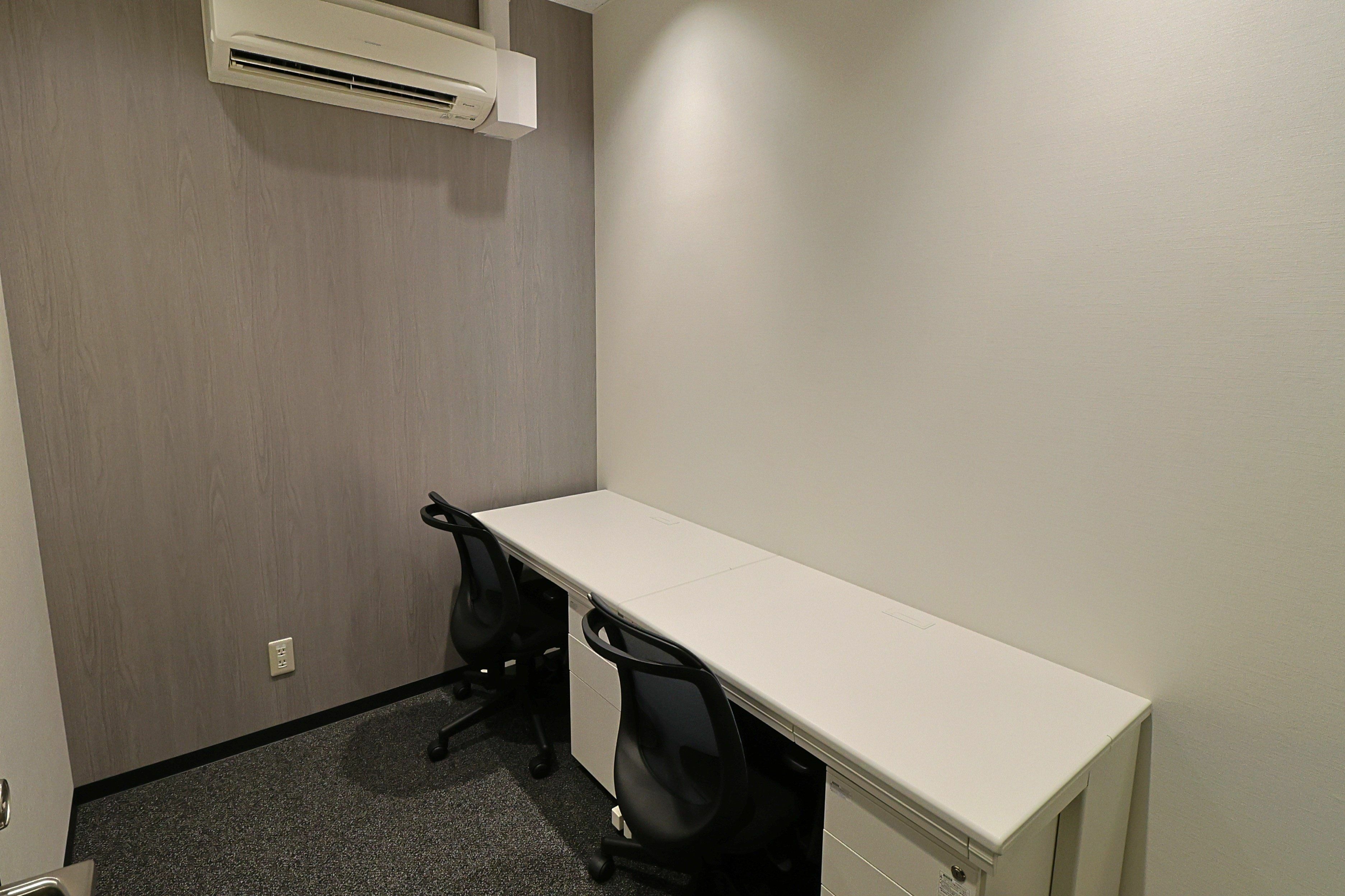 個室_窓あり無しがございます。個別空調完備で快適にお過ごしいただけます。※画像はイメージです。