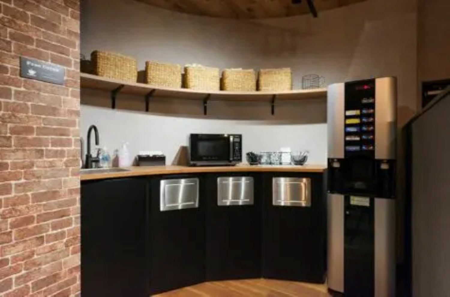 その他_フリードリンク。※画像はイメージです。©bizcomfort