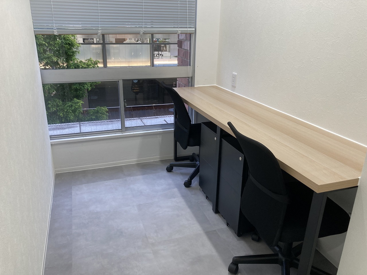 専有部_個室。家具、インターネット環境完備です。