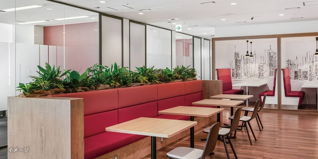 共有部_ビジネスラウンジ。仕事中のリフレッシュや来客などにも利用可能です。※画像はイメージです。©Regus