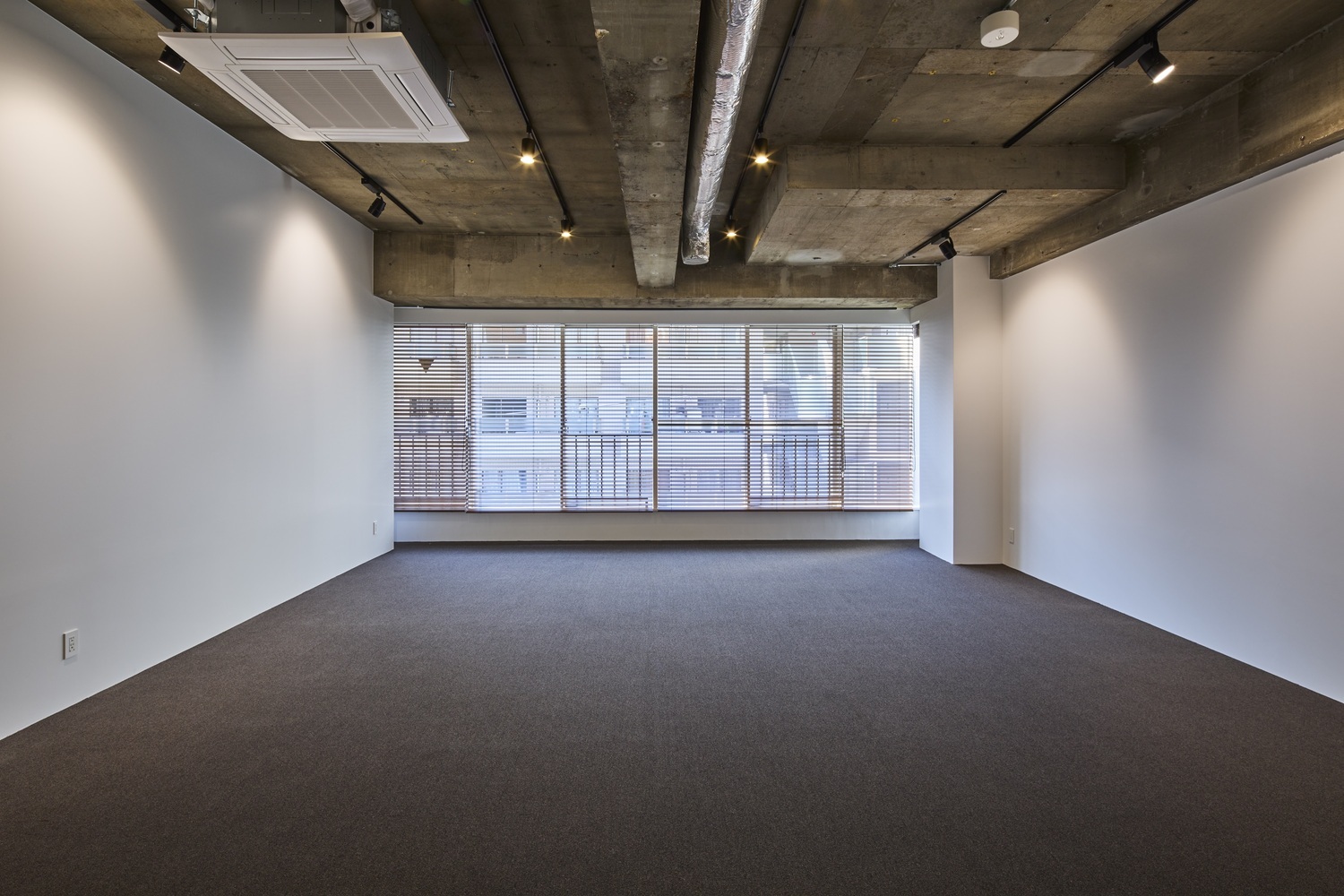 専有ペース_個室16名程で利用可能です。(家具なし)